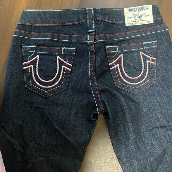 TRUE RELIGION WLHJ58FE2 Americana Chain Dark Rinse Capri Jeans $209 EUC 28 - Picture 7 of 13
